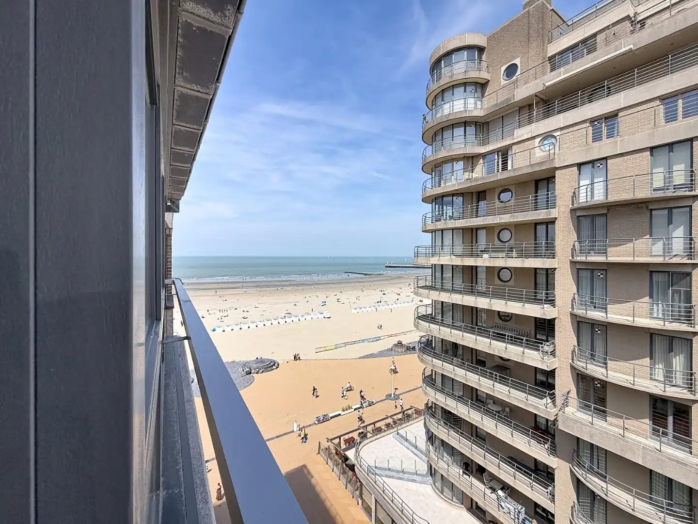 Penthouse met zijdelings zeezicht en panoramisch uitzicht over Nieuwpoort foto {{pictureIndex}}