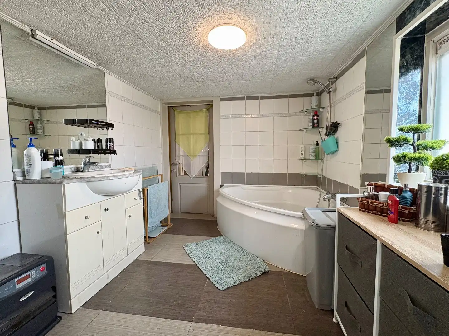 Woning te koop in het landelijke Tiegem met veel potentieel foto 13