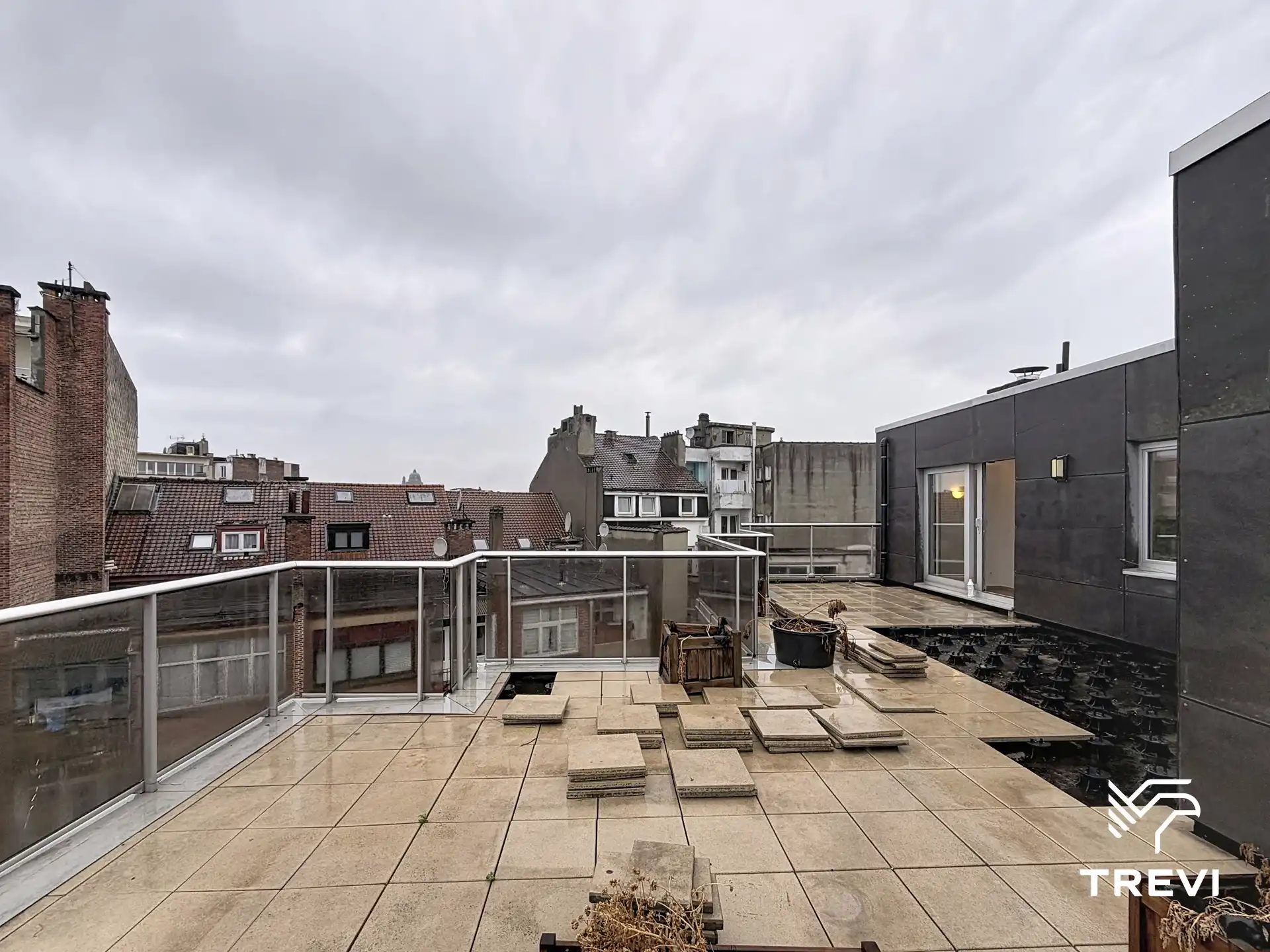 Opgeknapt penthouse met 1 slaapkamer foto 11