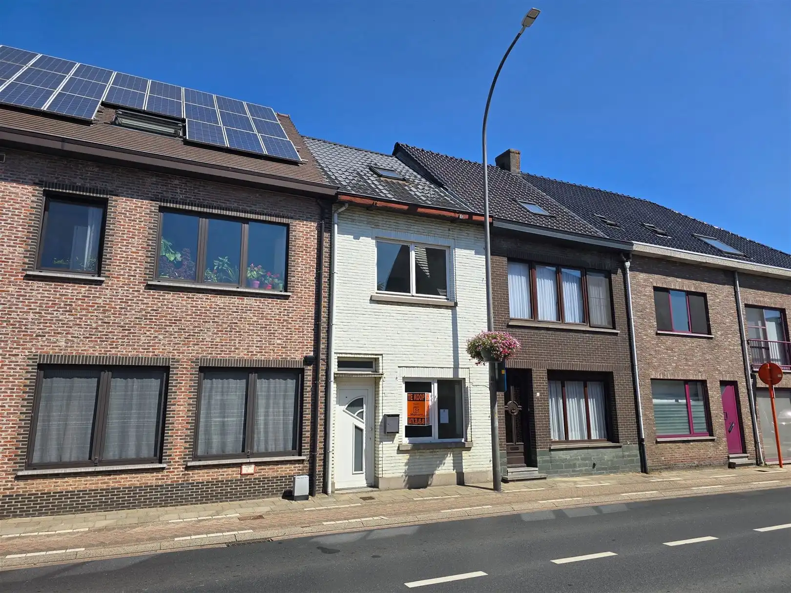 Gunstig gelegen rijwoning in het centrum van Vrasene. foto {{pictureIndex}}