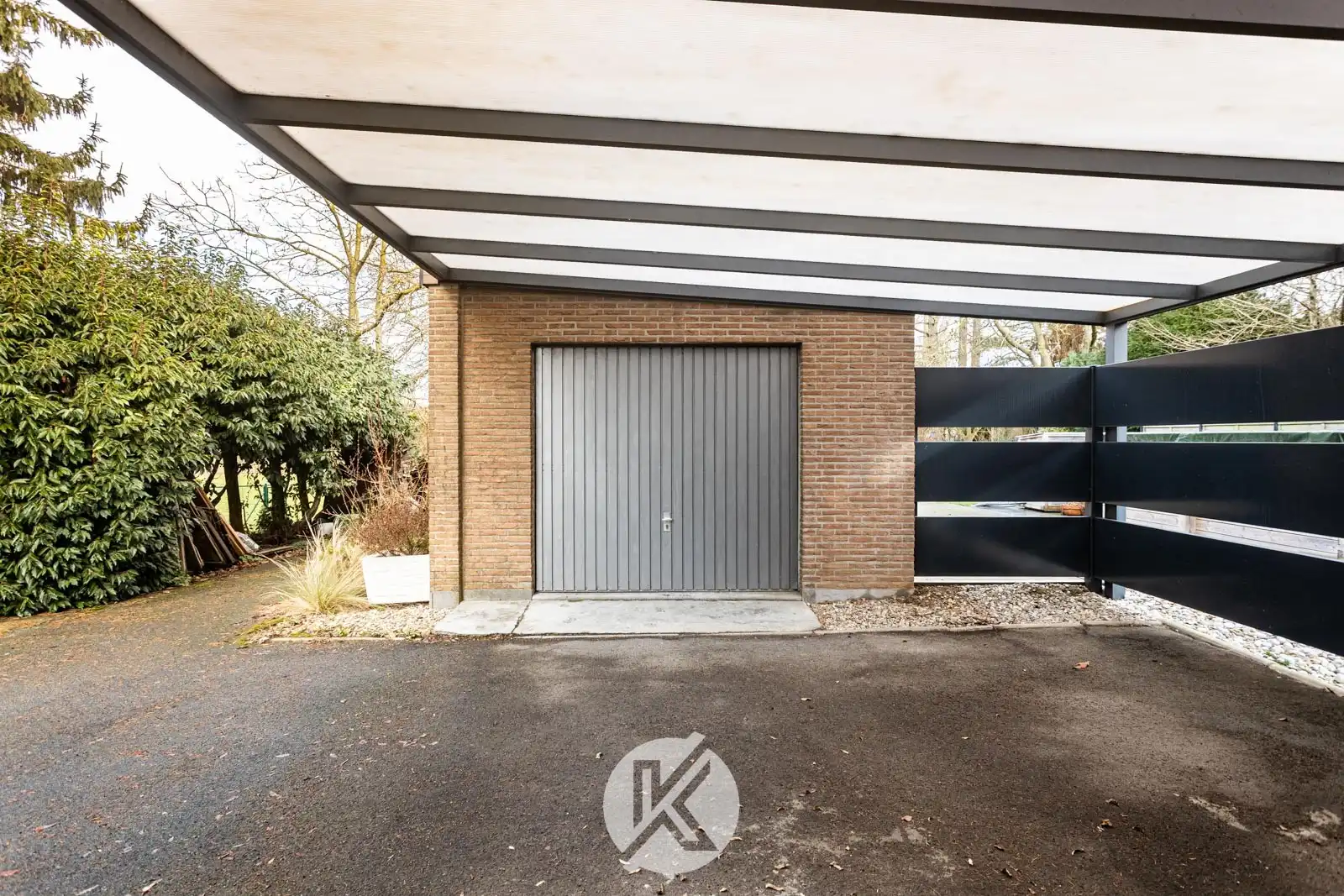 Ruime woning met uitzicht op omliggend landschap foto 23