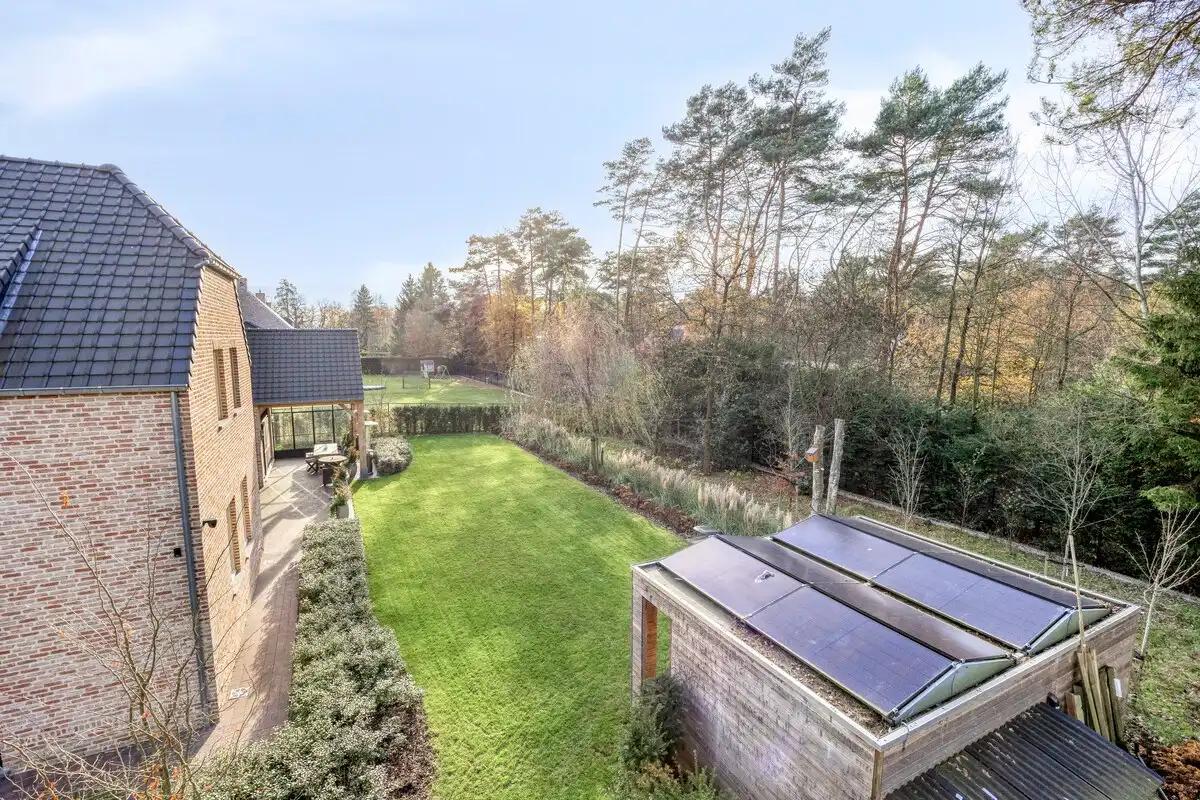 Ruim ingedeelde en kwalitatief afgewerkte villa op een mooi perceel met naastgelegen bouwgrond. foto 46