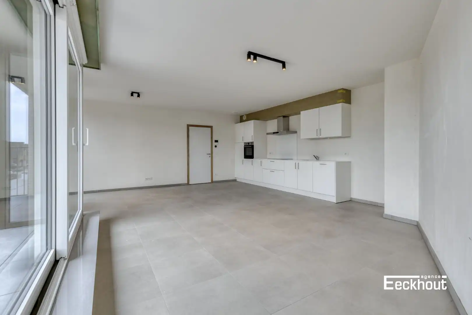Nieuwbouwappartement met terras nabij alle voorzieningen te Bredene-Dorp! foto 4