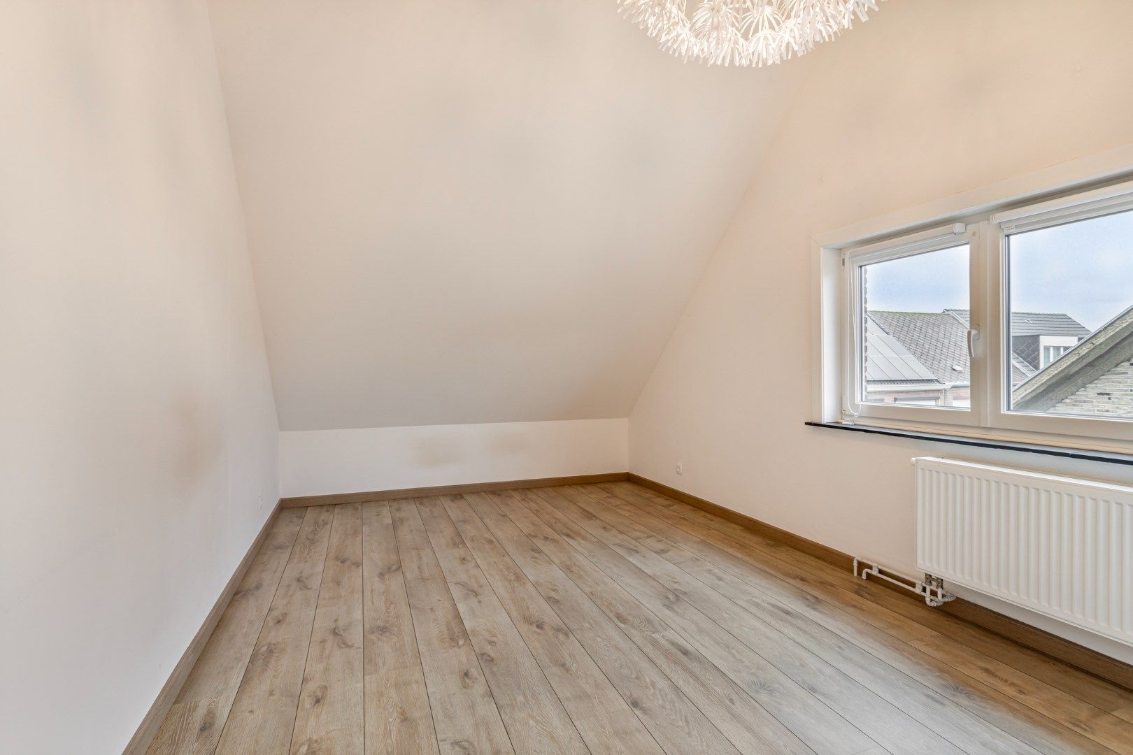 Instapklare gezinswoning met 4 slpks en 2 badkamers in het centrum van Mol !  foto 10