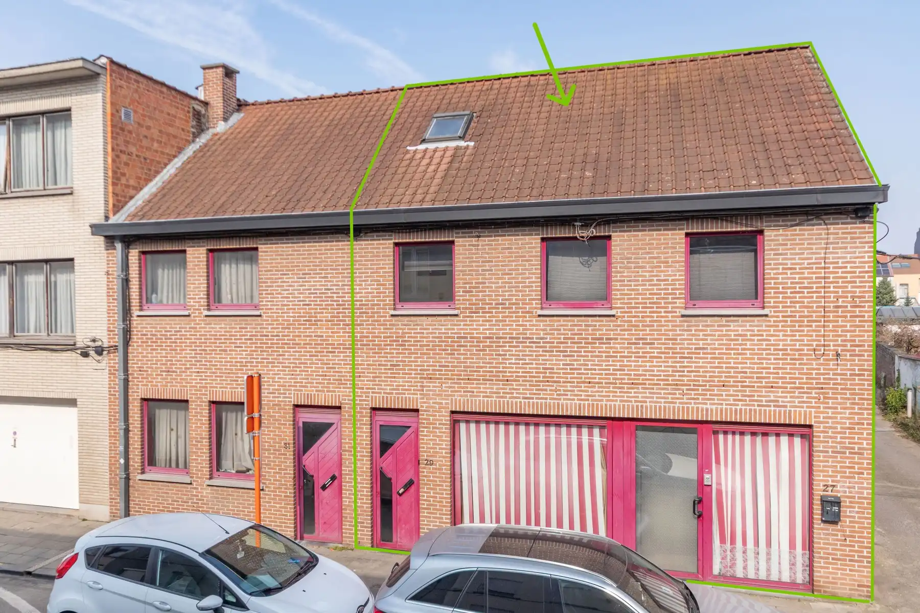 Handelshuis met commercieel gelijkvloers en appartement foto {{pictureIndex}}