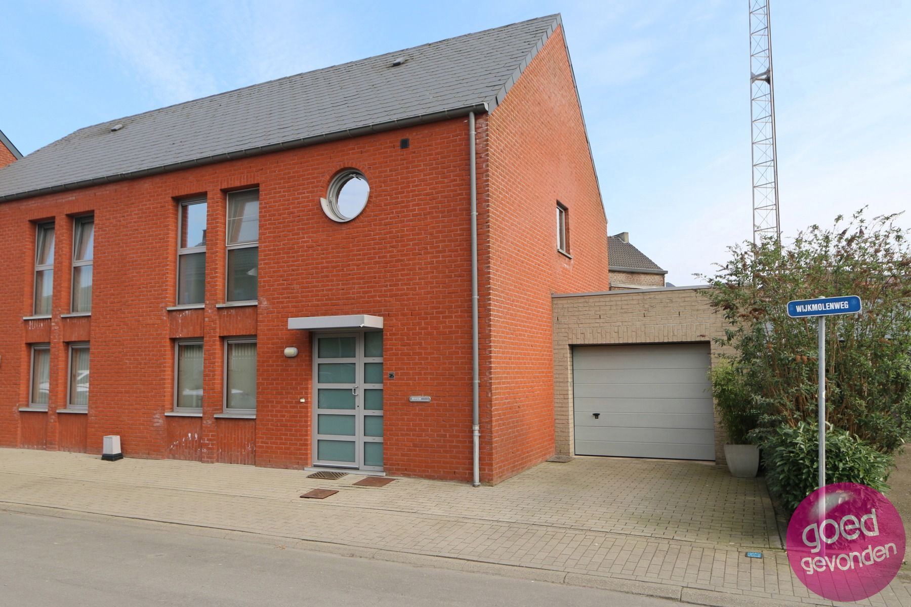 WONING - 3 SLK - TERRAS - TUIN - GARAGE - CENTRAAL - RUSTIG foto {{pictureIndex}}