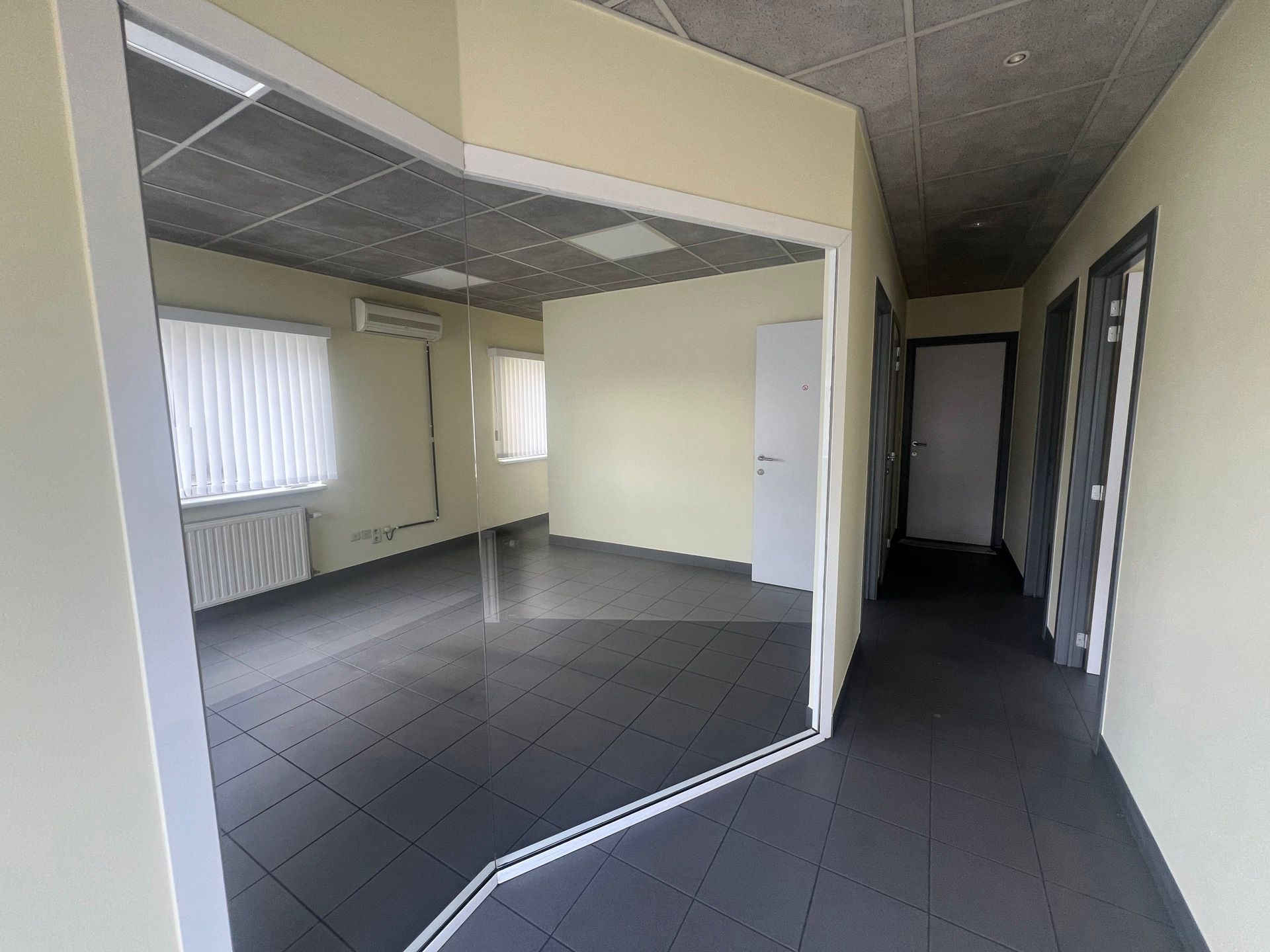 BEDRIJFSGEBOUW VAN 905M²  foto 10