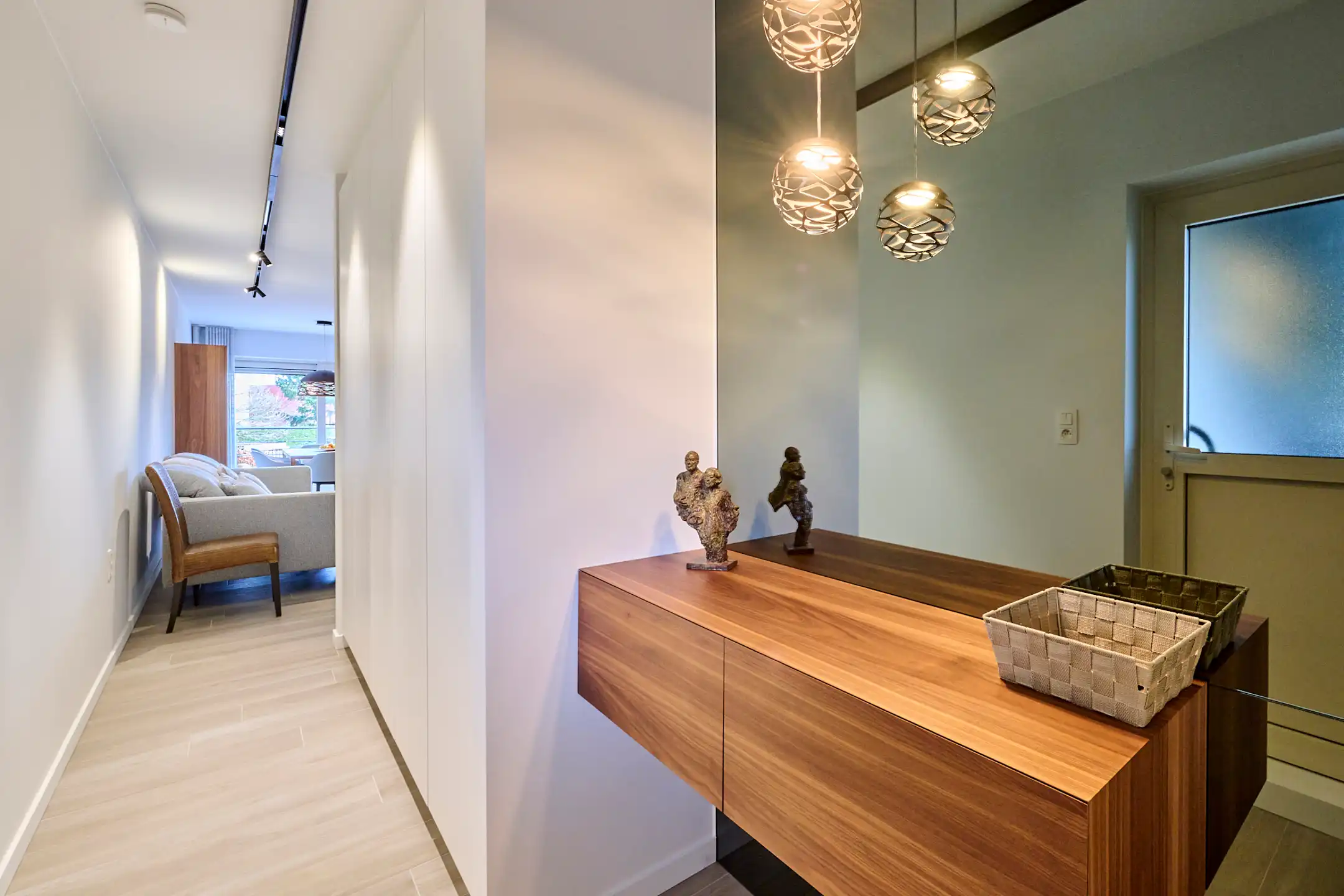 VOLLEDIG VERNIEUWD RUIM EN HOOGWAARDIG AFGEWERKT APPARTEMENT foto 12