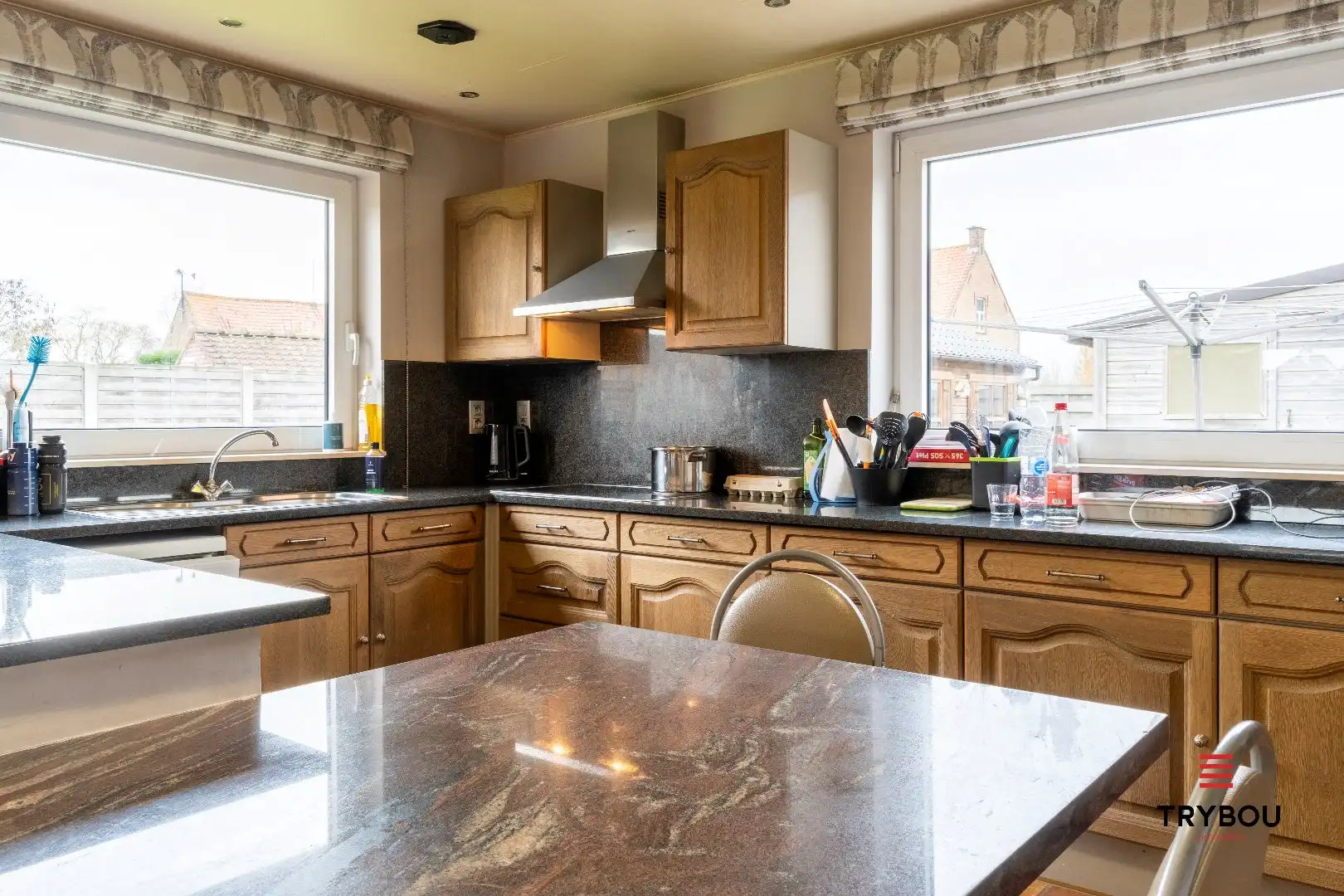 Instapklare gezinswoning met ruime tuin en dubbele garage in Poelkapelle foto 9