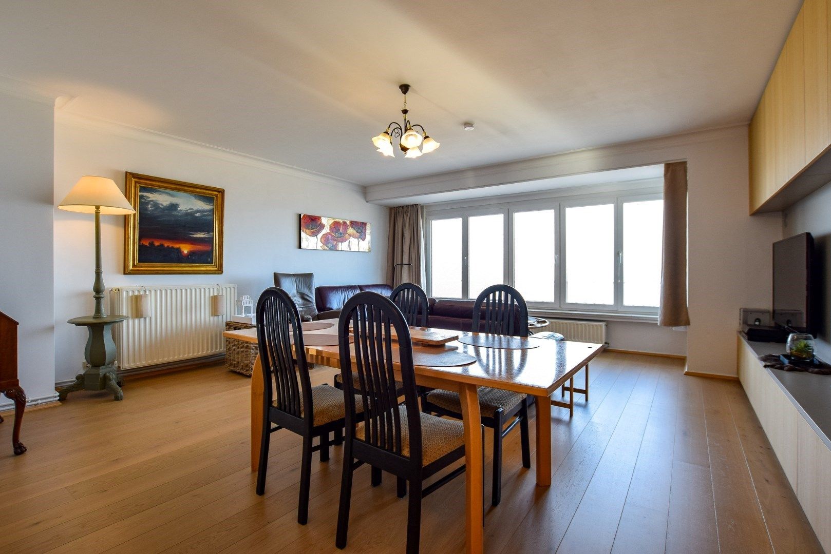INSTAPKLAAR appartement (88m²) met FRONTAAL ZEEZICHT en 2/3 slaapkamer op de zeedijk te Koksijde-Bad. foto 4