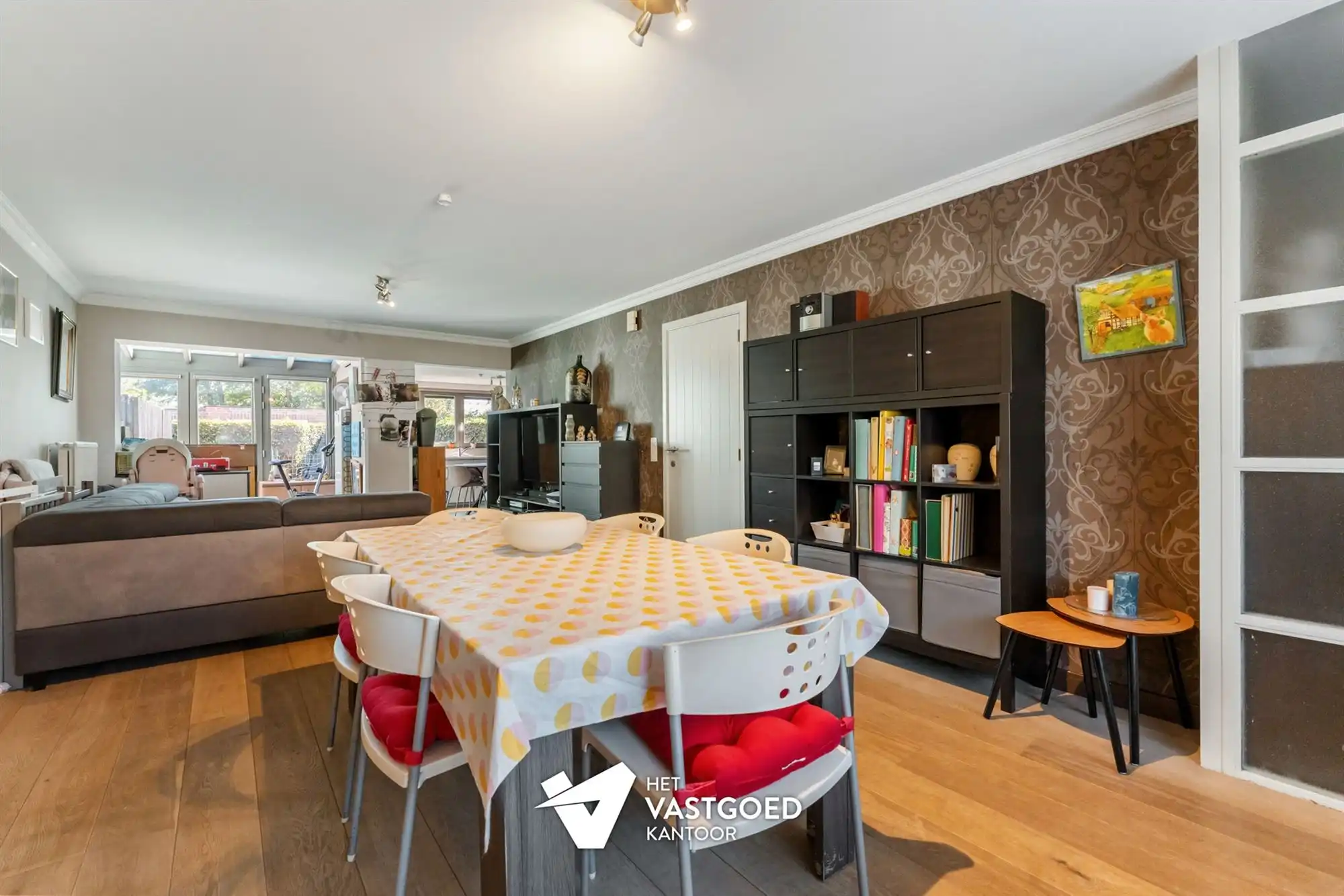 GELIJKVLOERS APPARTEMENT MET STAANPLAATS EN AFGESLOTEN GARAGE TE BERINGEN foto 6