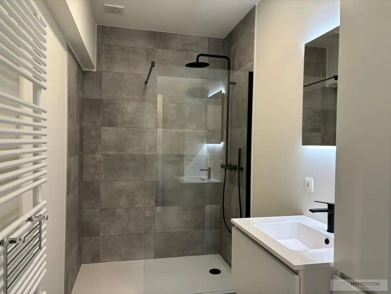 Recente woning met 3 slaapkamers en parking te huur in centrum Kortrijk foto 11