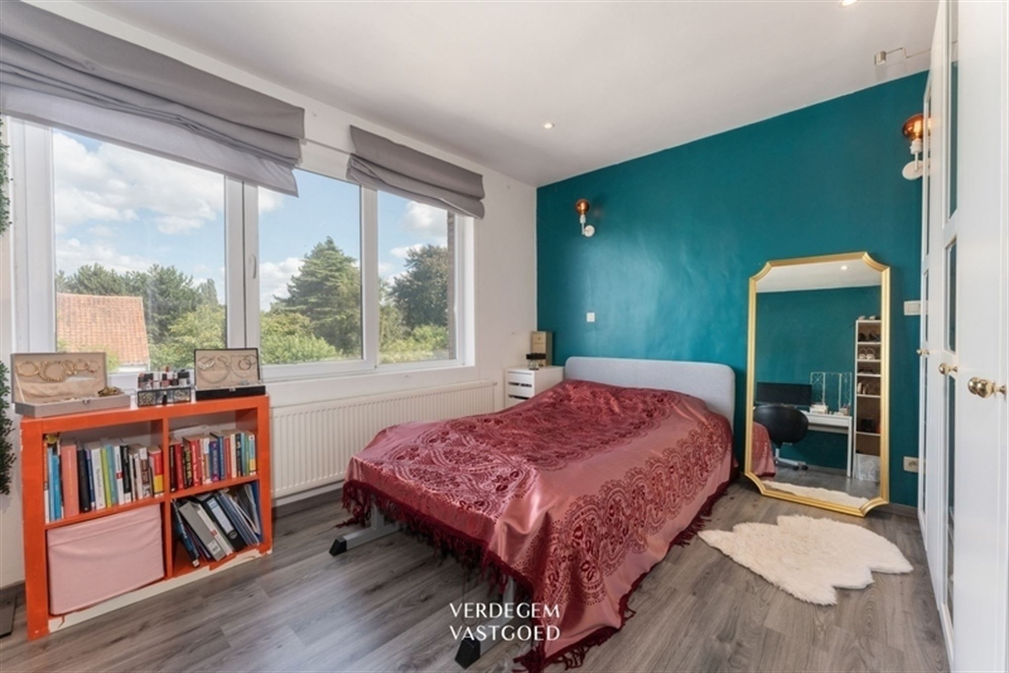 Zeer bereikbare gezinswoning met 4 slaapkamers en paadje naar zonnige tuin foto 11