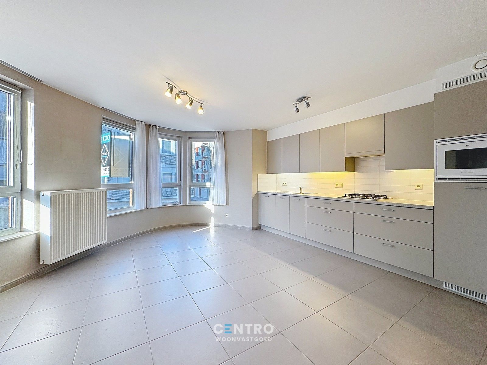 CENTRAAL gelegen appartement met 3 slpks en 2 badks! foto 4