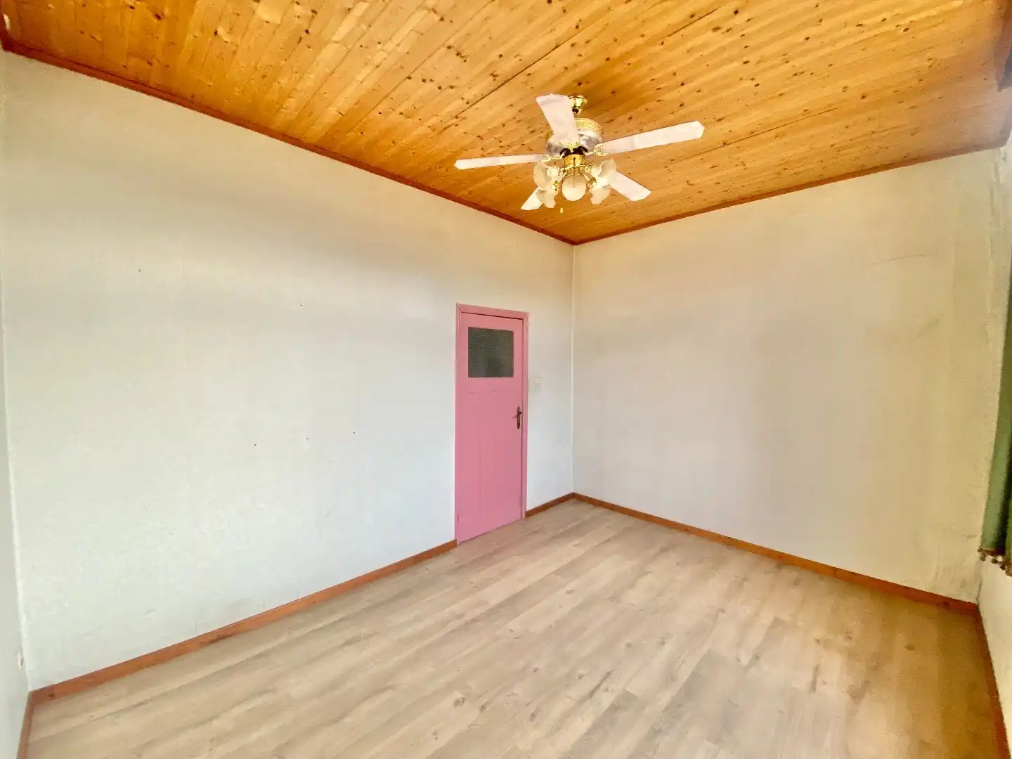 RUIM HANDELSPAND MET TAL VAN MOGELIJKHEDEN OP CENTRUM LOCATIE foto 14