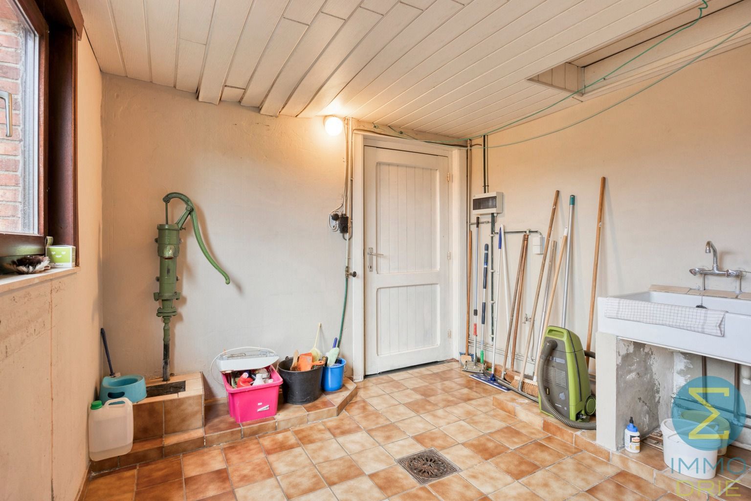 Rustig gelegen te renoveren woning met 3 slpks op 855 m² foto 13