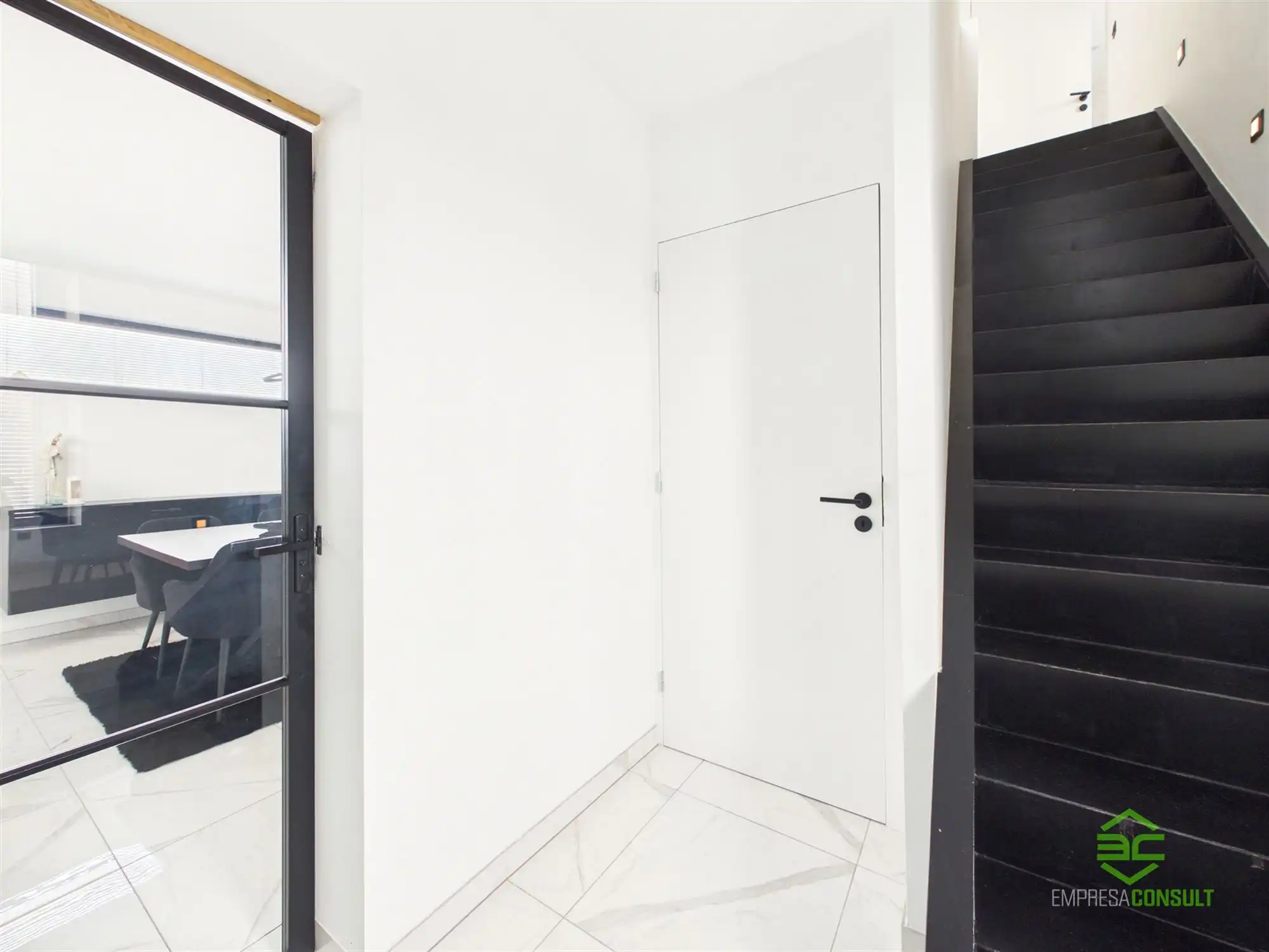 Instapklare gerenoveerde woning met zwembad op 22a 82ca! foto 4