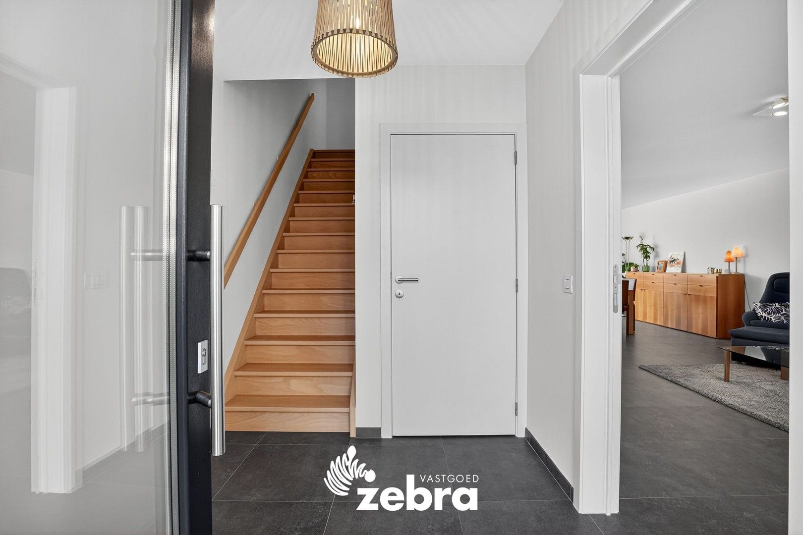 Instapklare woning met 4 SLK, 2 BADK en GARAGE! foto 3