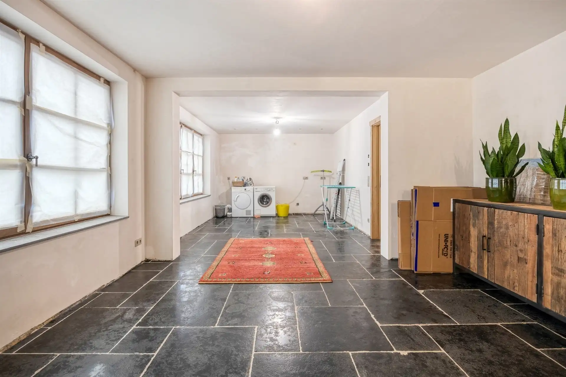 Volledige gerenoveerde woning met loods foto 19