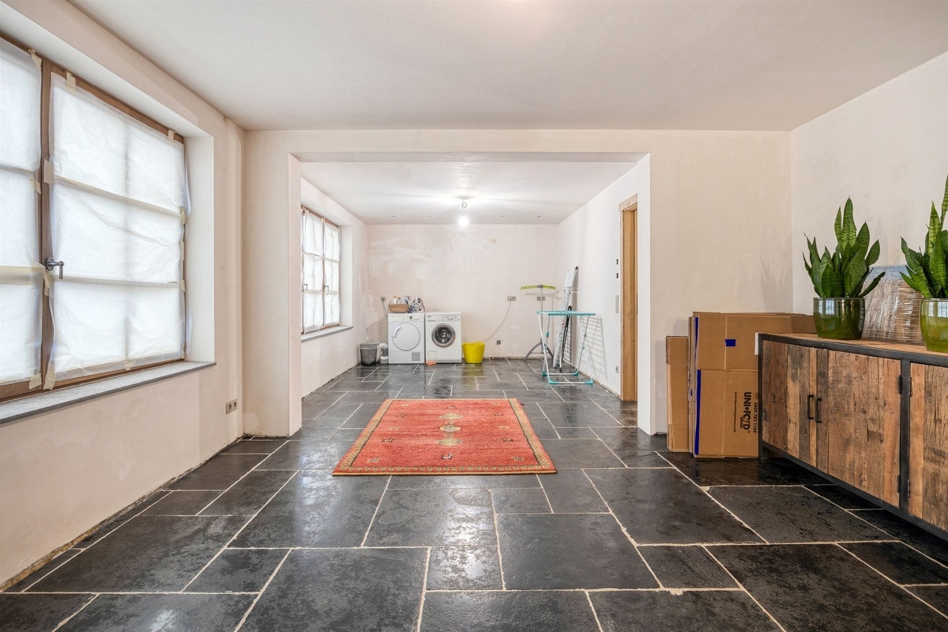 Volledige gerenoveerde woning met loods foto 19