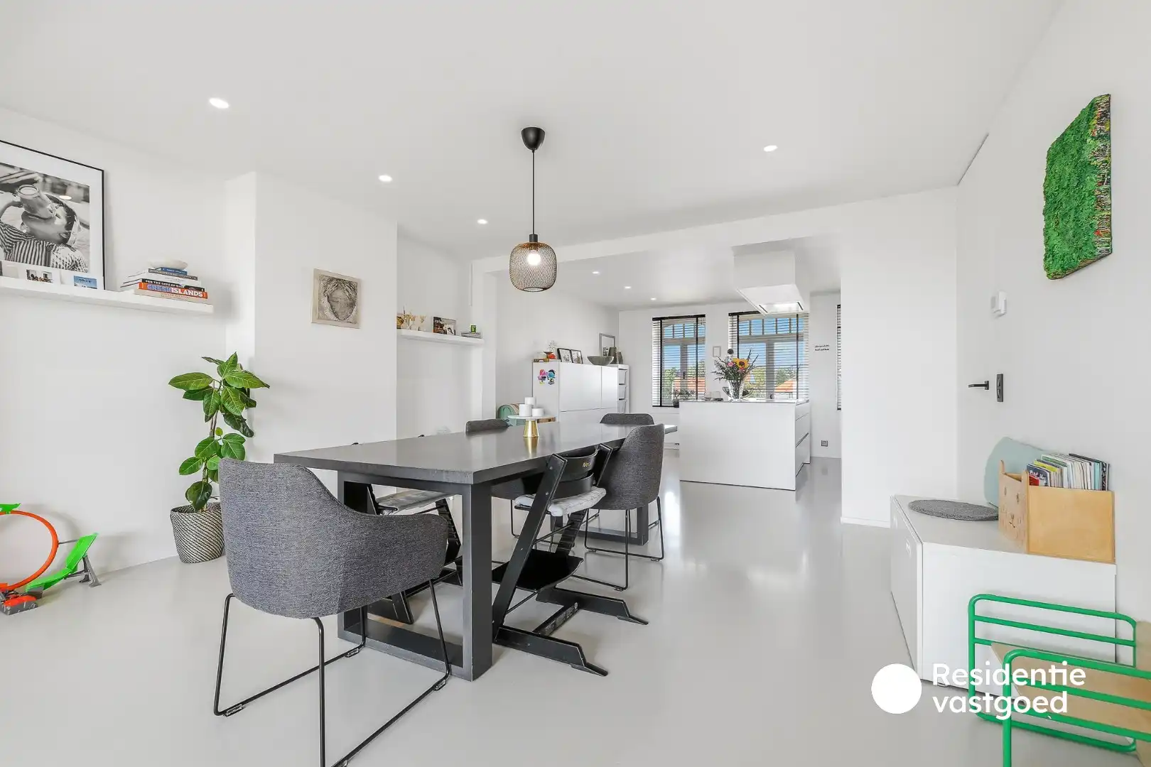 Wonen boven, ondernemen beneden: volledig gerenoveerd restaurant met luxueuze woonst in hartje De Haan foto 4