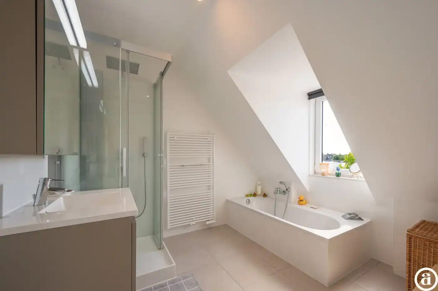 Zonnig duplex-appartement met 3 slaapkamers en garagebox.    foto 13