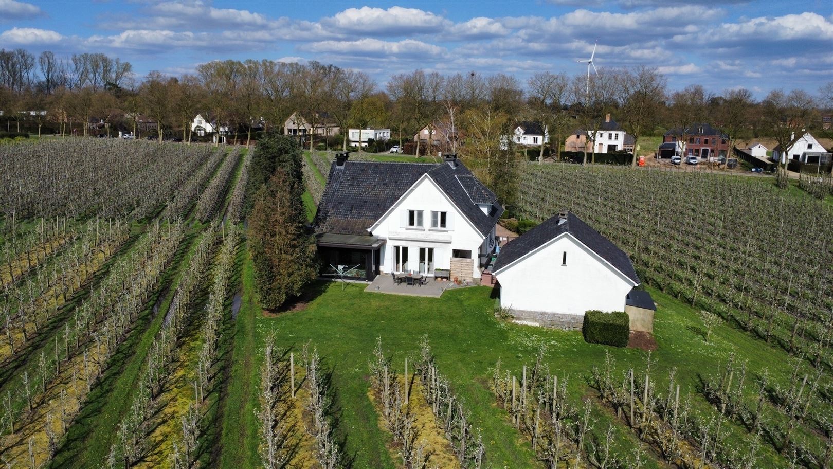 Villa met bouwgrond in residentiële straat  foto 22