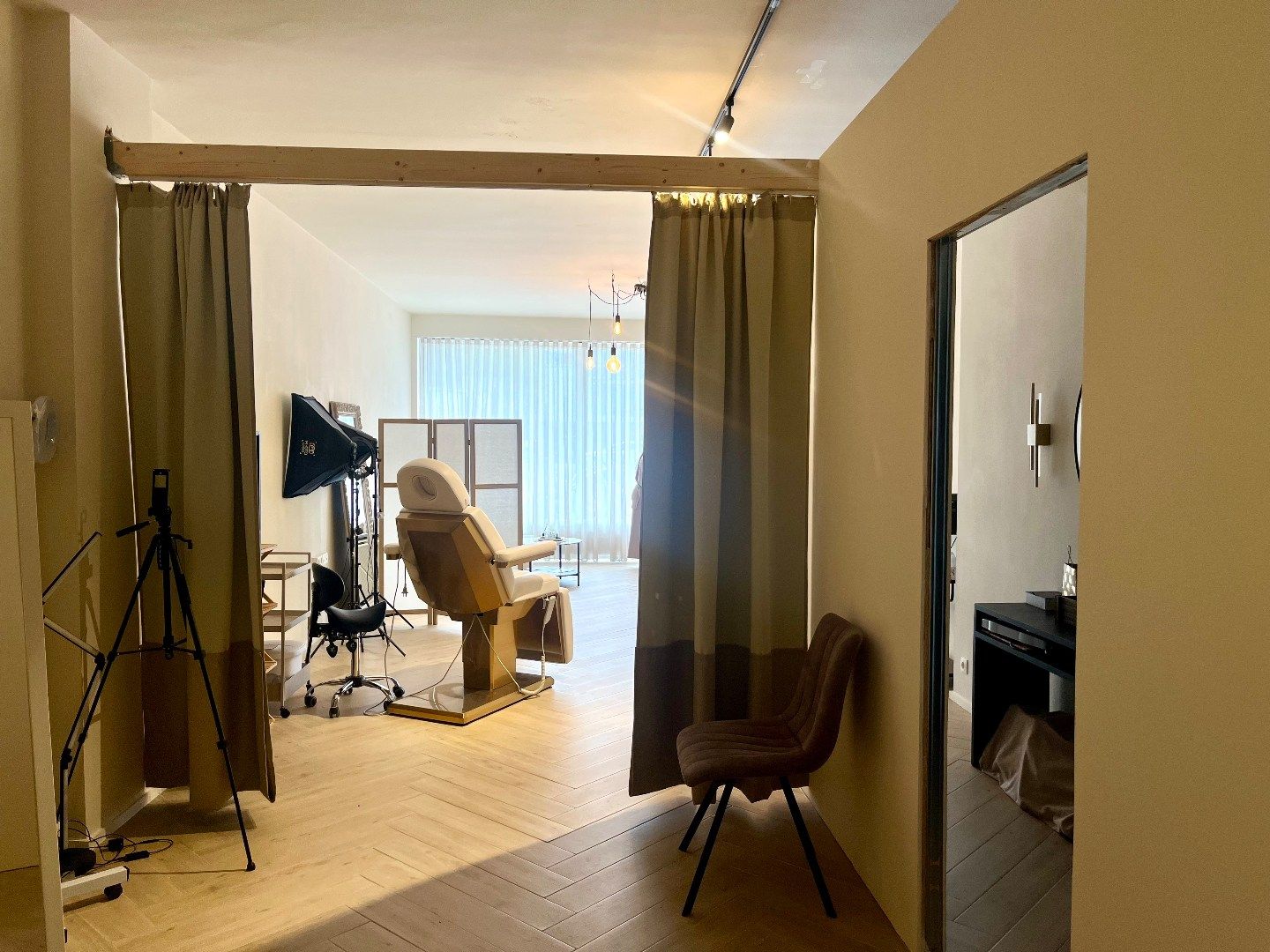 Topgelegen commerciële ruimte van 70 m² met directe huuropbrengst en hoge visibiliteit foto 5