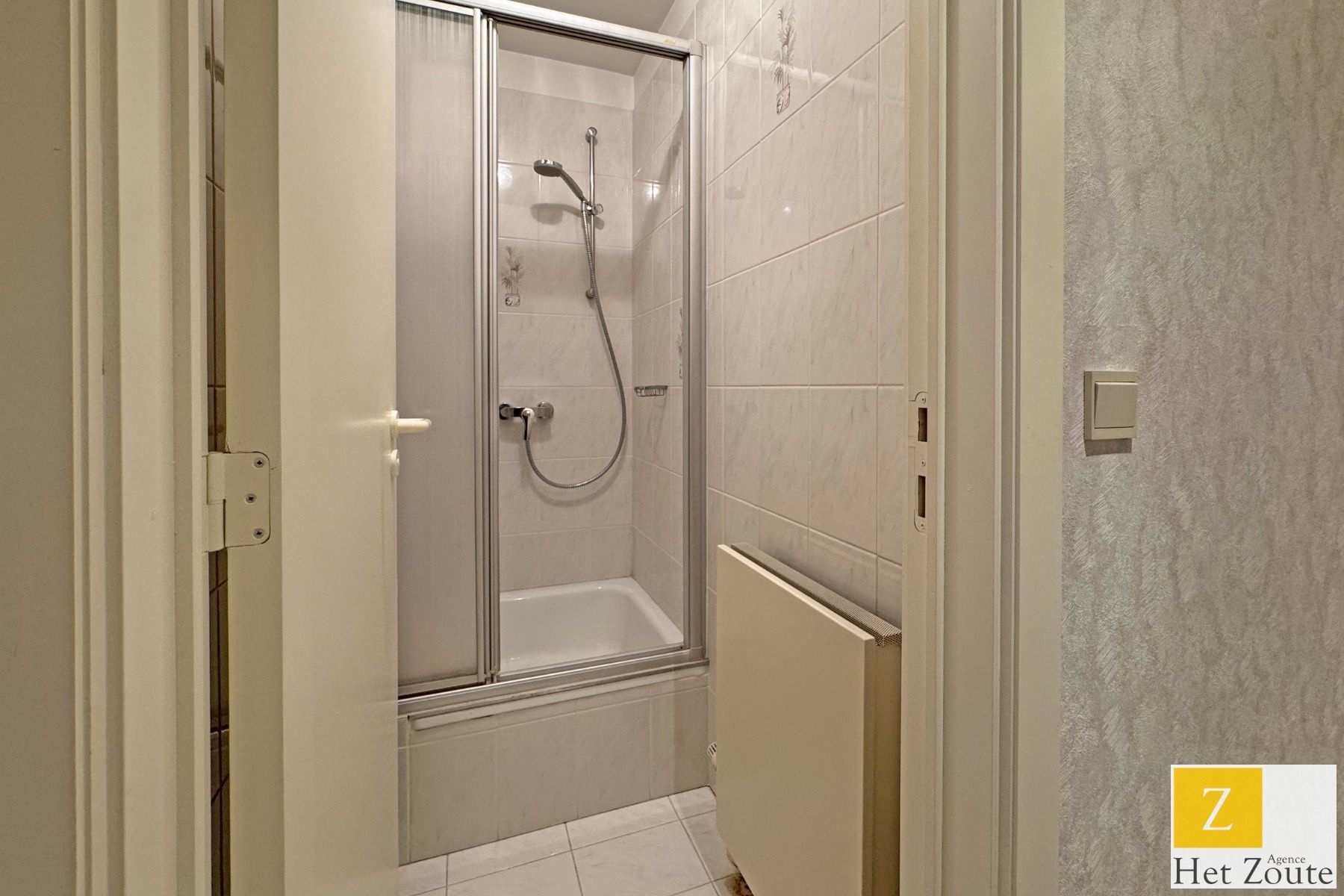Te renoveren appartement op enkele passen van de Zeedijk foto 12