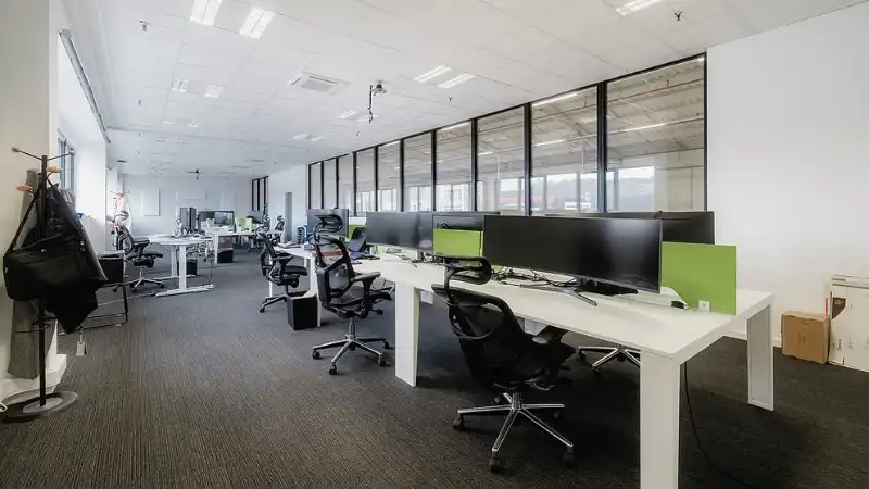 Magazijn te huur met kantoorruimte foto 4