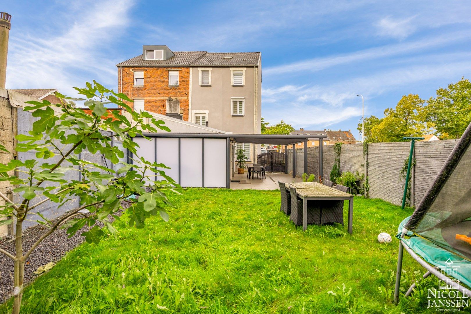 Gerenoveerde gezinswoning met 5 slaapkamers en gezellige tuin  foto 50