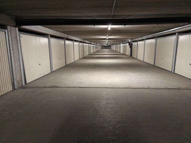 Afgesloten garagebox onder de Zeedijk foto {{pictureIndex}}