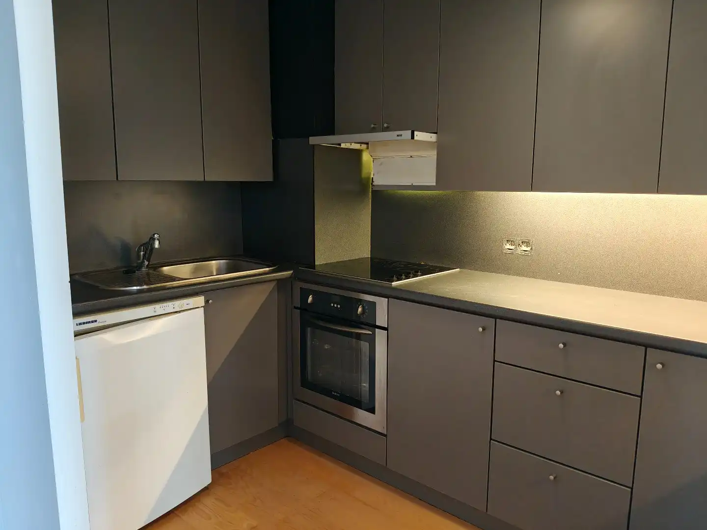 Lichtrijk appartement met panoramisch zeezicht aan de kust foto 4