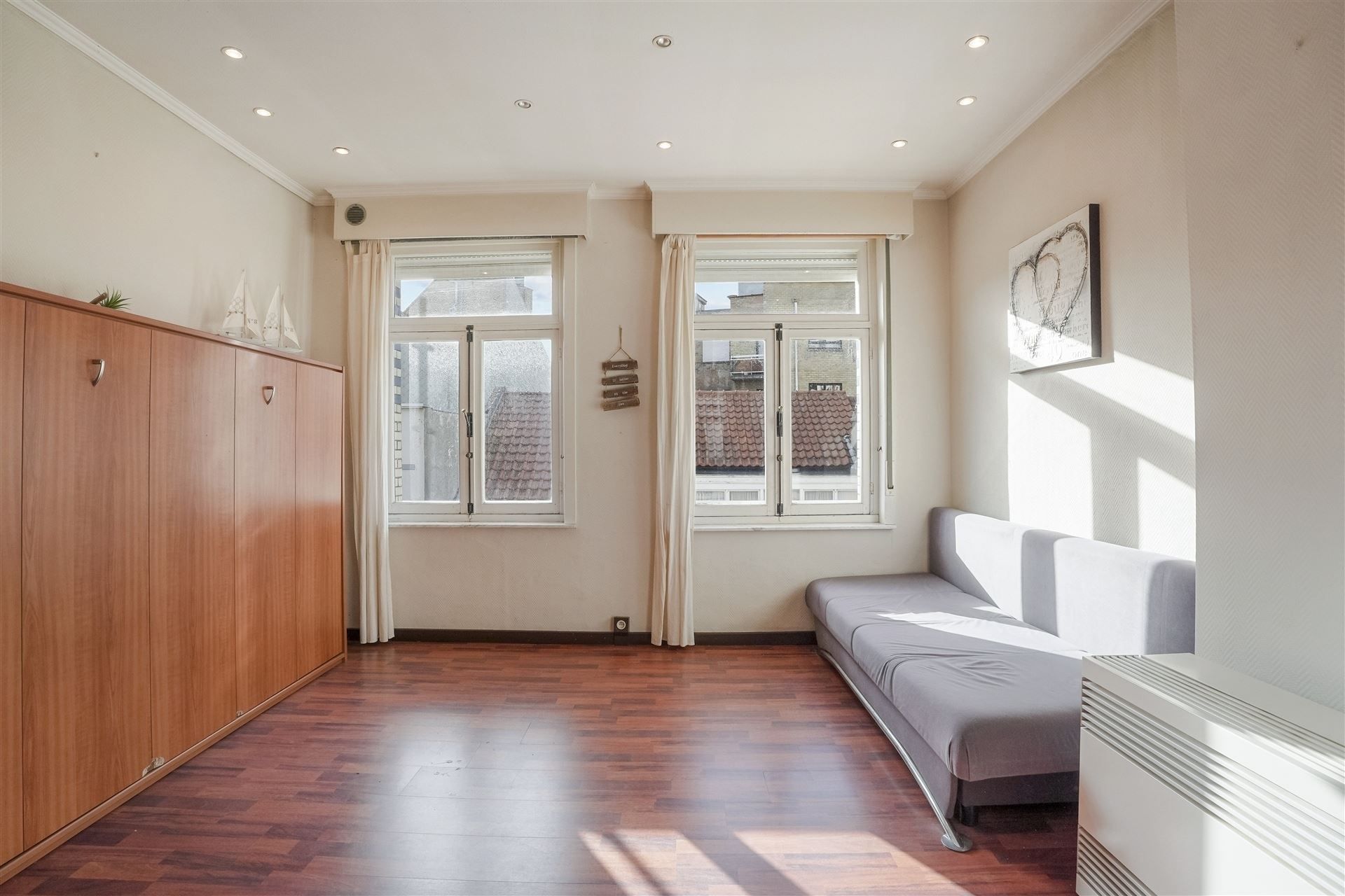 ZONNIG / VLAK AAN ZEEDIJK foto 2