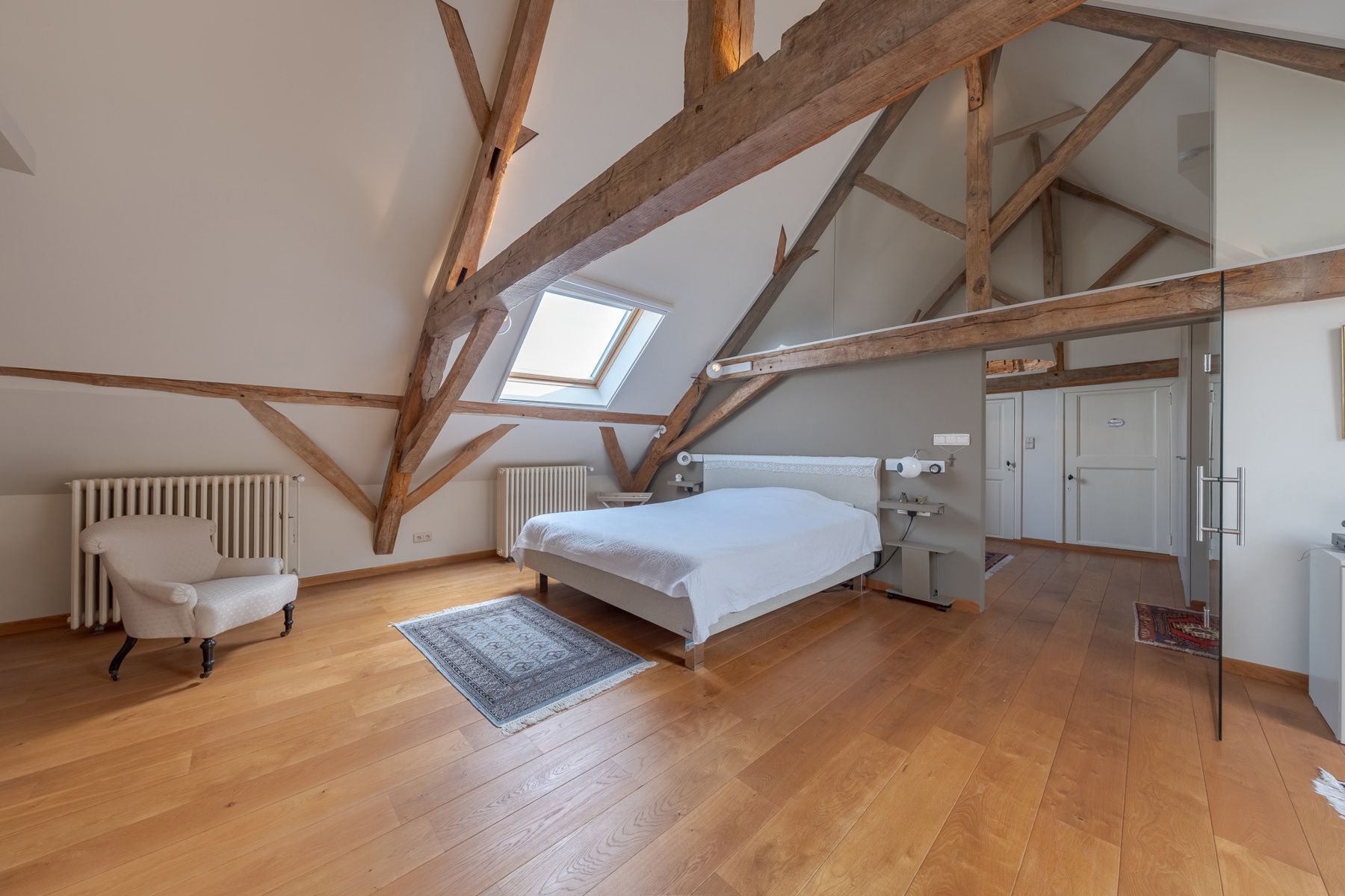 Uniek gerestaureerde meesterwoning met parktuin foto 17