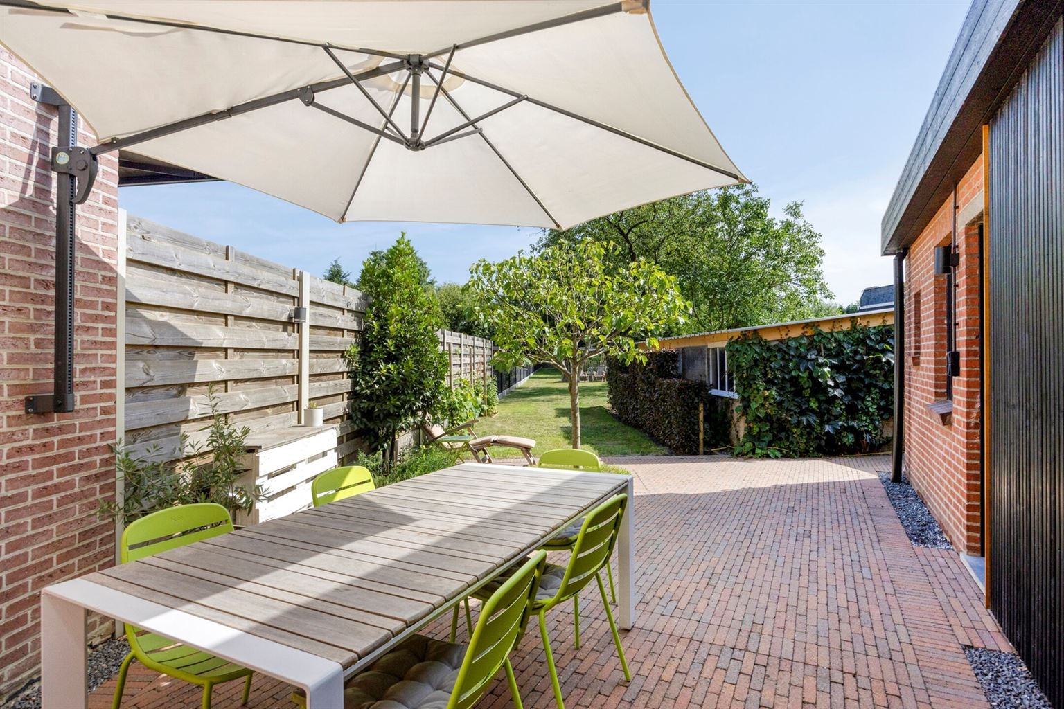 Gerenoveerde stadswoning met 4 slaapkamers en ruime tuin vlakbij het centrum van Maaseik.  foto 32