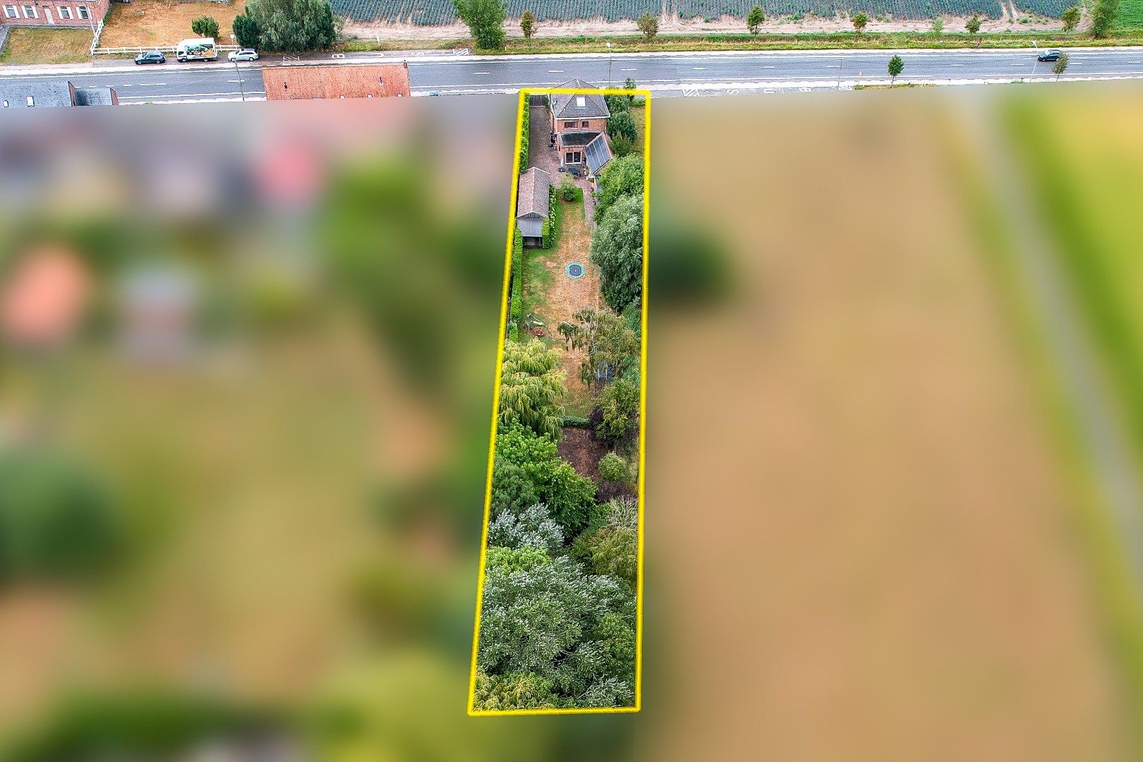 Instapklare alleenstaande woning met 4/5 slaapkamer op 2.084m² te Diksmuide! foto 2