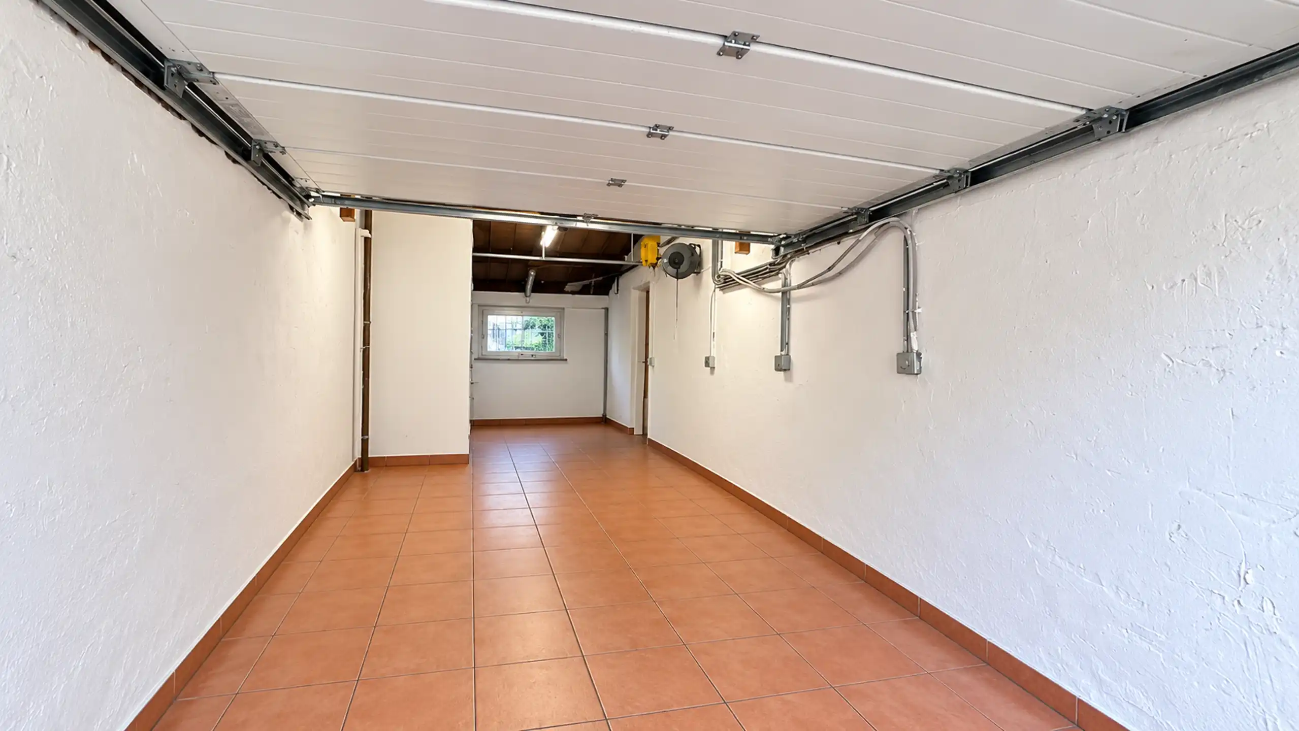 Instapklare halfopen bebouwing met zonnige tuin en garagebox foto 39