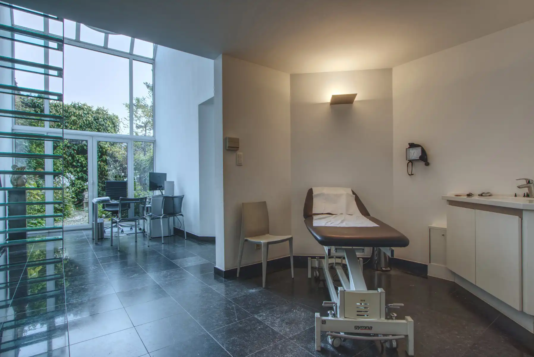 KANTOOR - 8 BURELEN - 16 tot 20 WERKPLAATSEN - PARKING MOG. foto 11