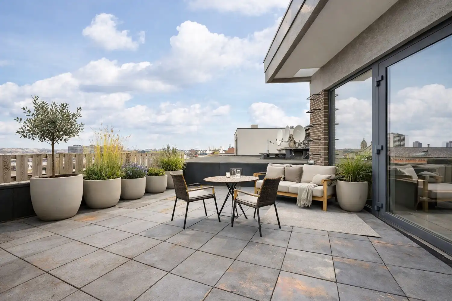 Lumineuze penthouse met giga-terras op absolute toplocatie op 't Zuid te Antwerpen! foto 10