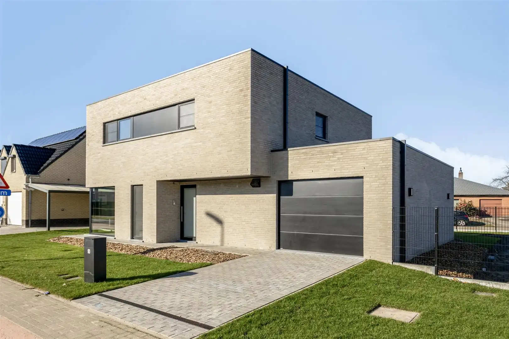 TE HUUR: Ruime nieuwbouwwoning met 3 slaapkamers te Pelt! foto 2