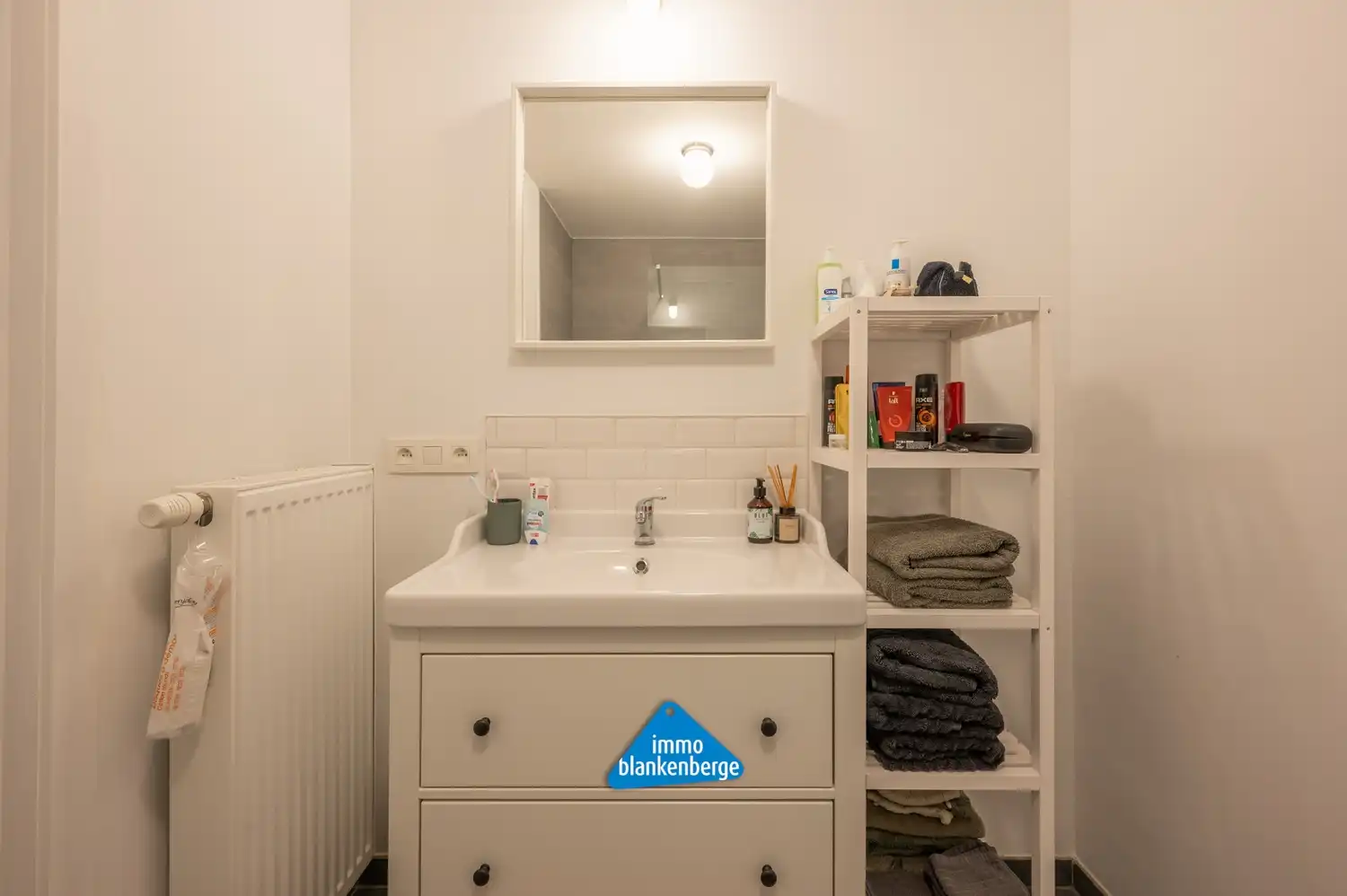 Instapklaar en verrassend ruim appartement met zonnig terras in het centrum van Beernem foto 21