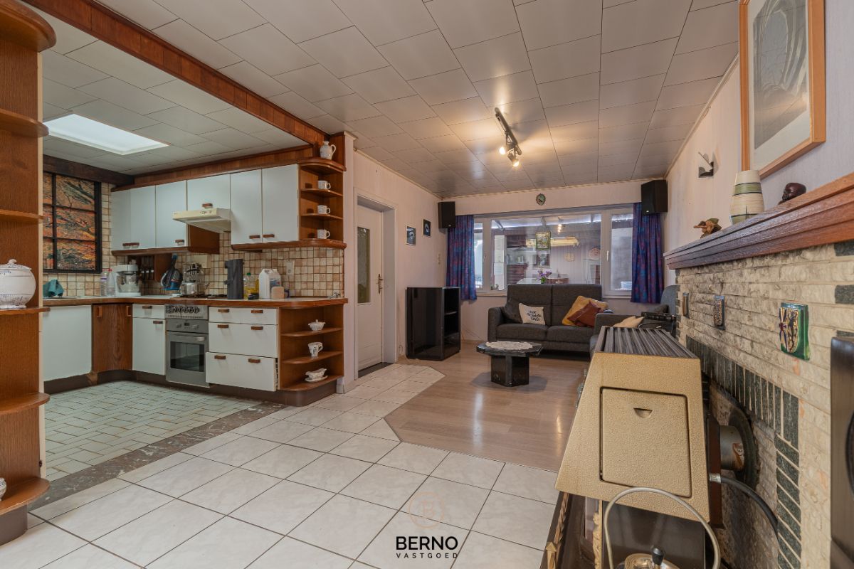 Renovatiewoning met garage en mooie tuin foto 4