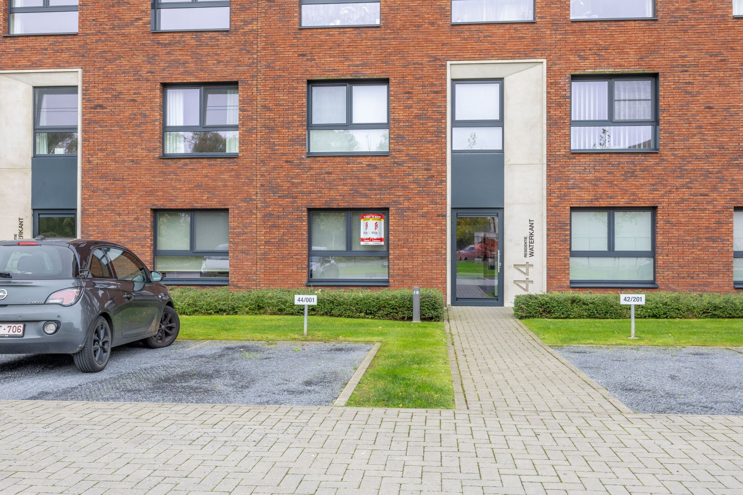 Gelijkvloers appartement met tuintje & staanplaats! foto 17