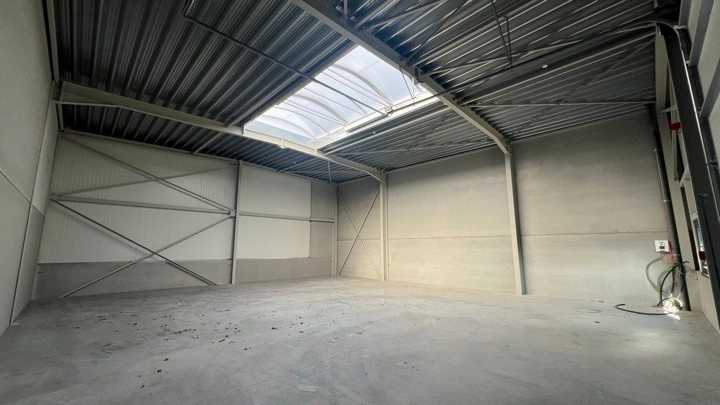 Showroom met opslagruimte te koop in Tielt foto 8