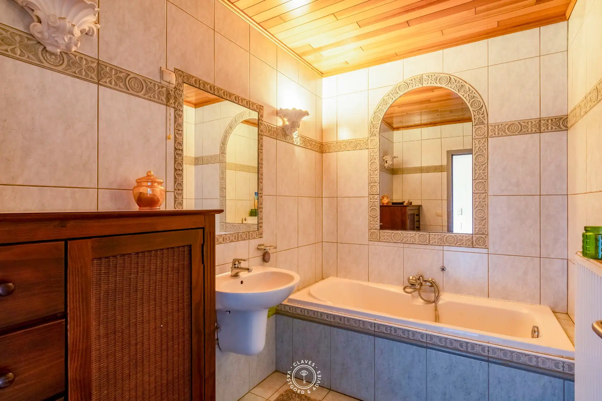 Ruime gezinswoning met 4 slaapkamers, magazijn en zicht op het groen foto 10