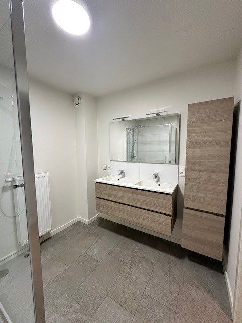 Charmant triplexappartement te huur in het hart van de dorpskern in Neeroeteren. foto 6