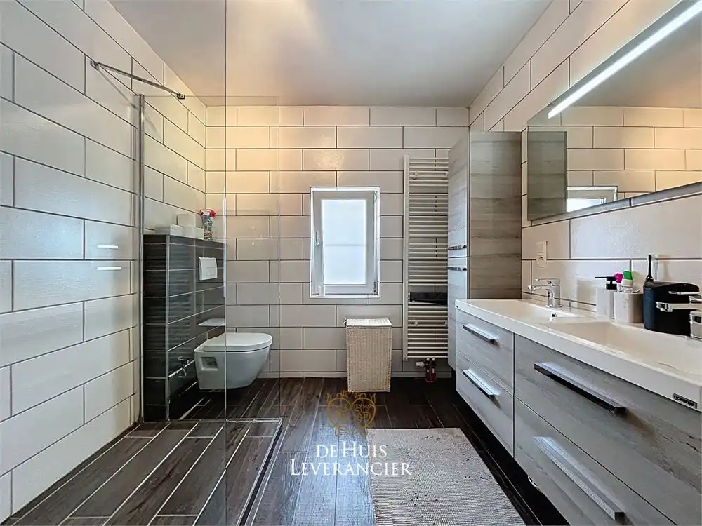 Instapklare gezinswoning (4 slpks) met garage in de Altenawijk foto 13