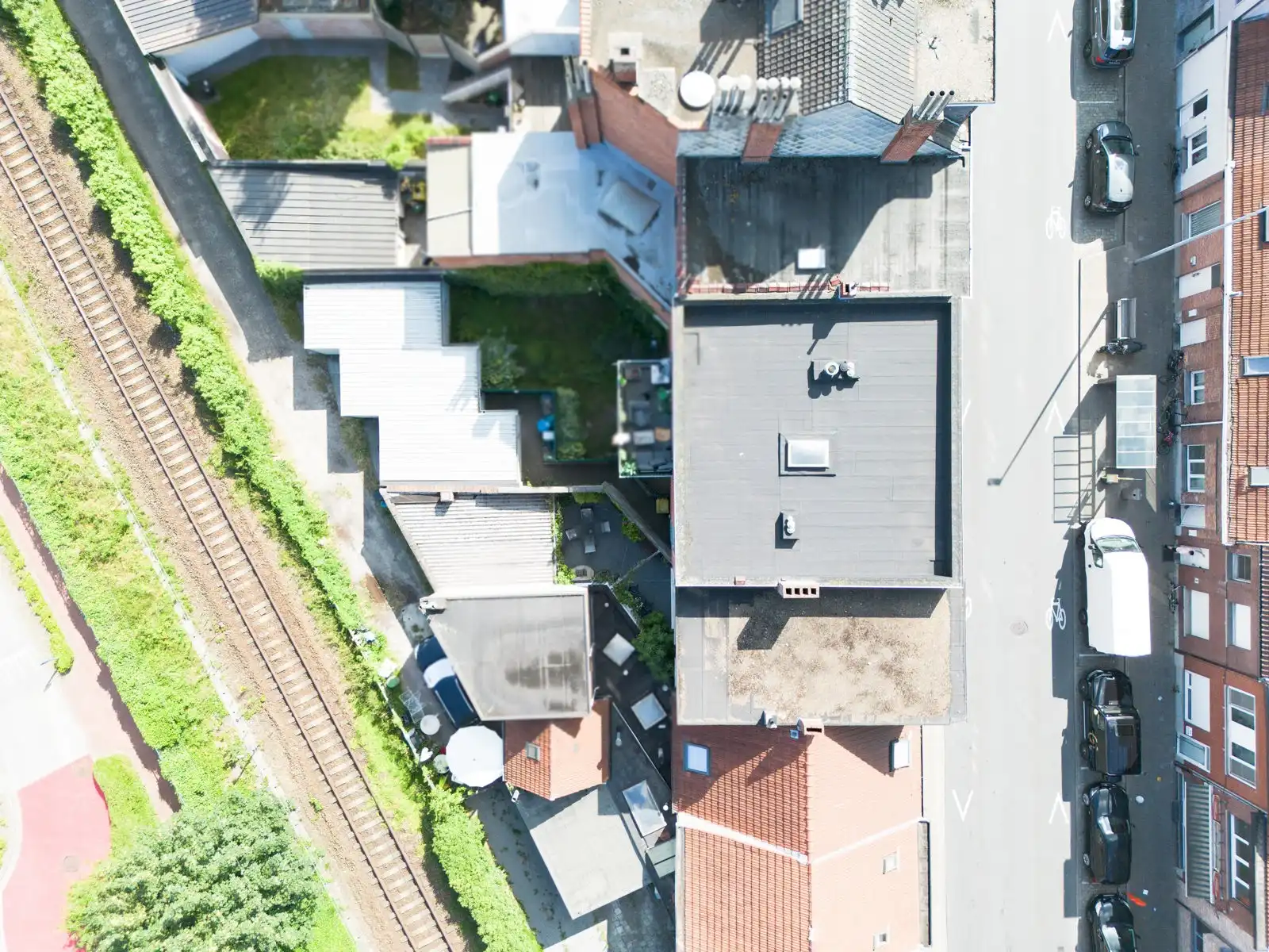 Instapklaar, energiezuinig wonen mét handelsruimte en garage foto 27