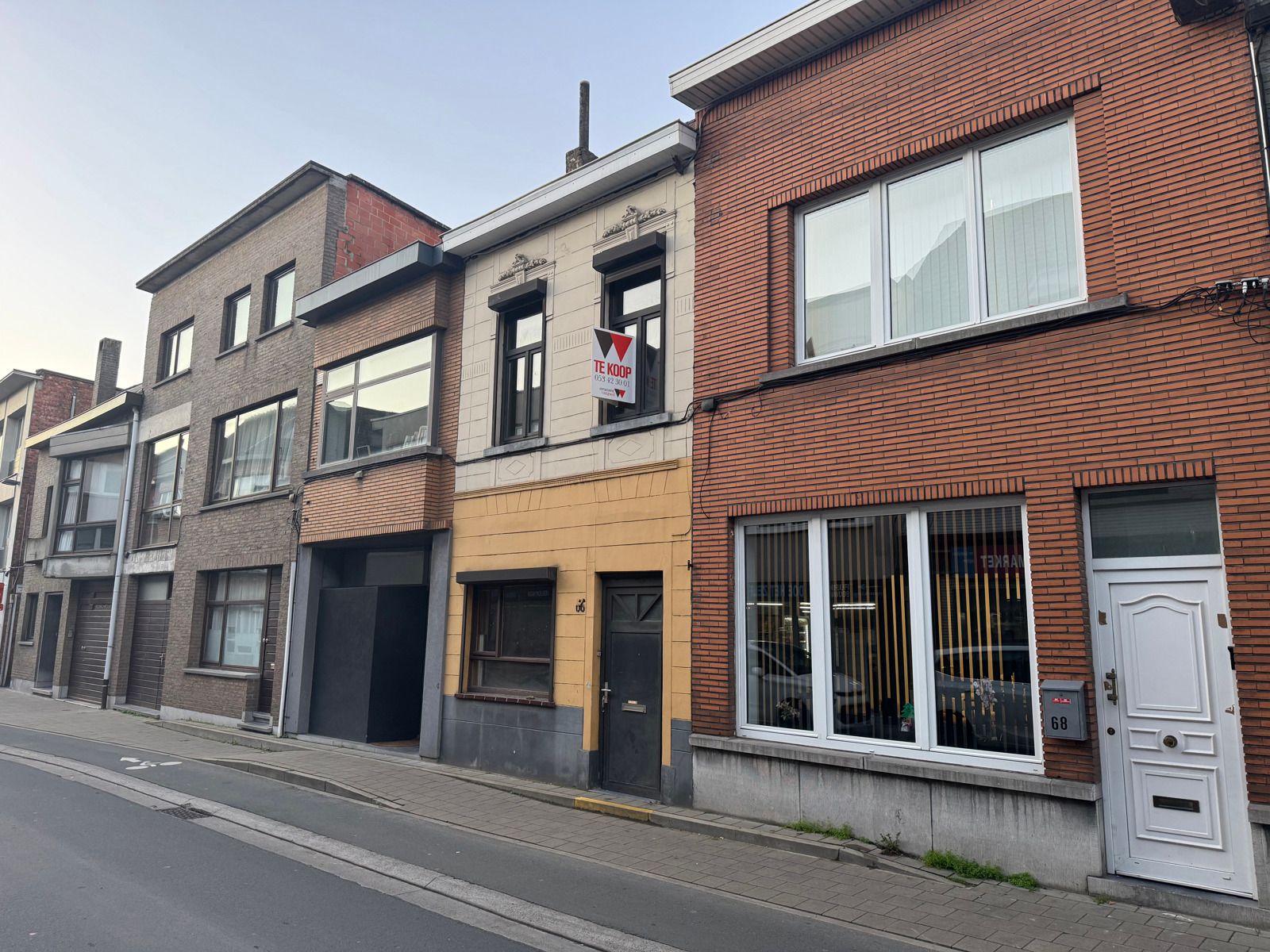 Te koop: te renoveren rijwoning in centrum Aalst foto 2